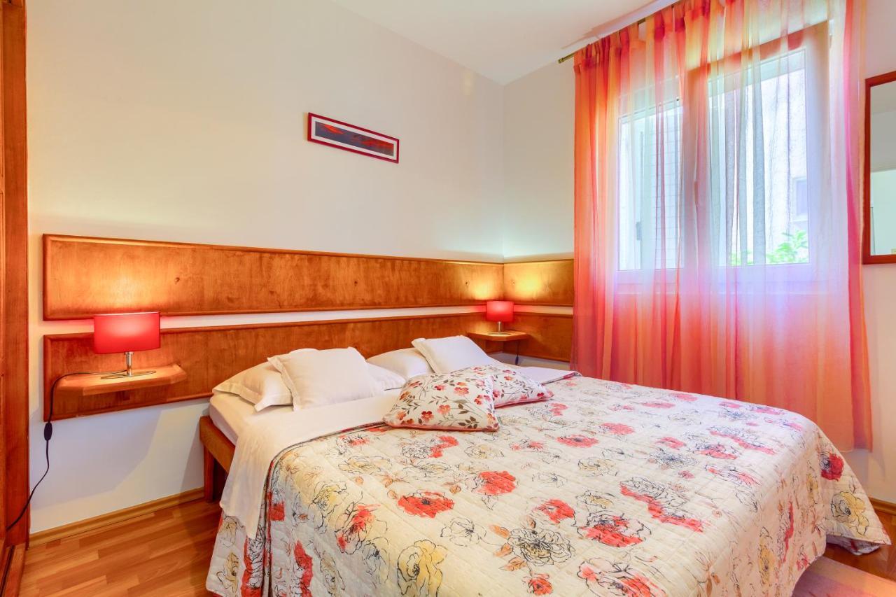 Apartments Meri Trogir Exterior photo